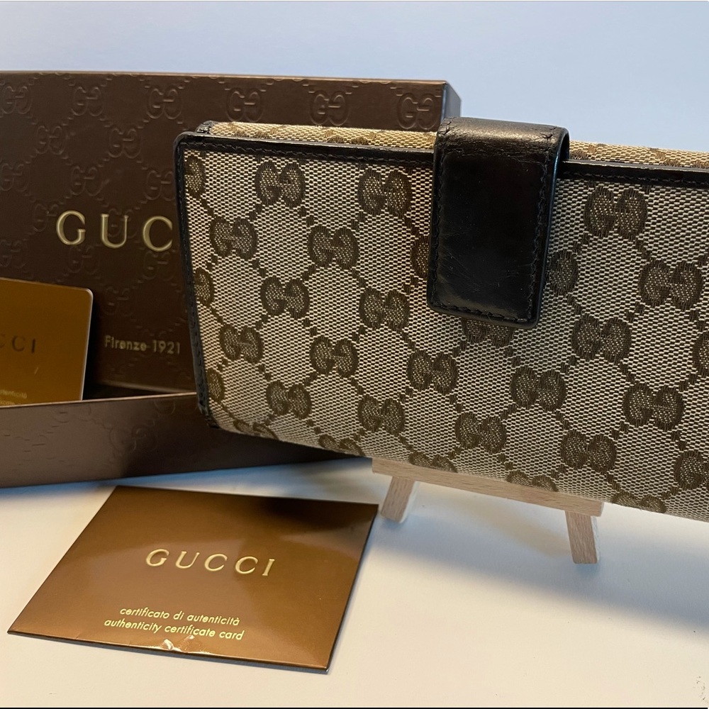 Authentic Continental GG Gucci Wallet with Original Packaging.